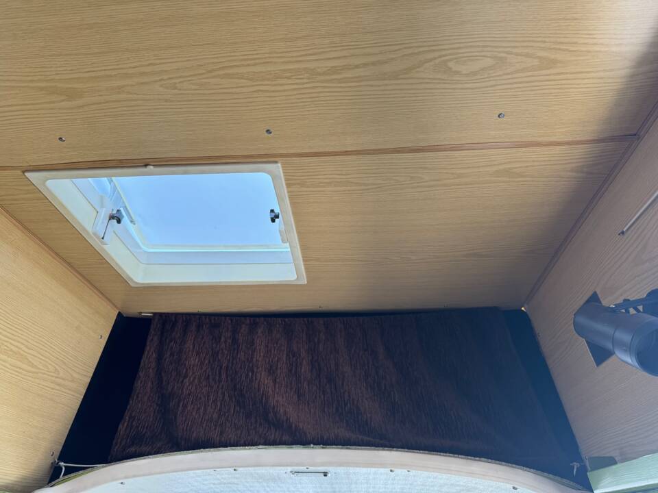 Image 80/100 of Volkswagen T2b Westfalia (1979)