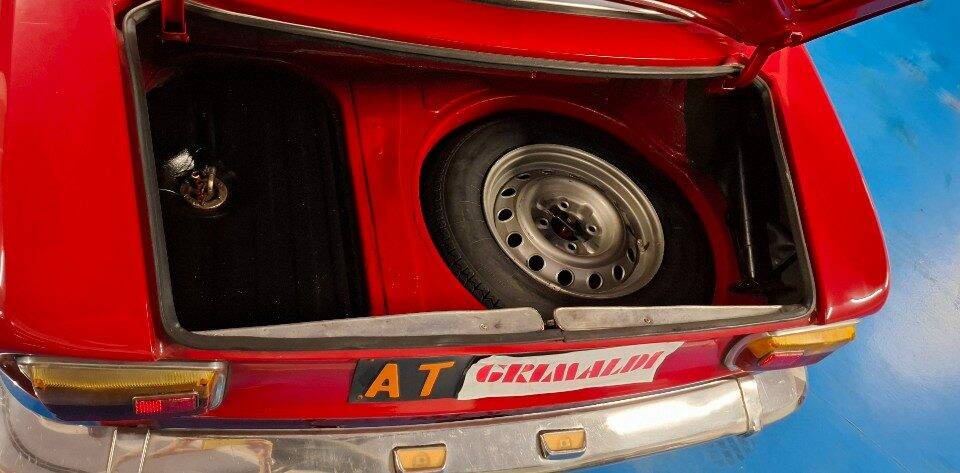 Image 26/32 of Alfa Romeo Giulia GT 1300 Junior (1974)