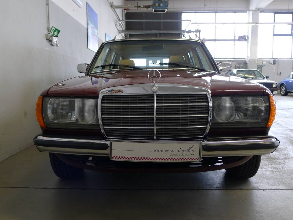 Bild 29/50 von Mercedes-Benz 230 TE (1983)