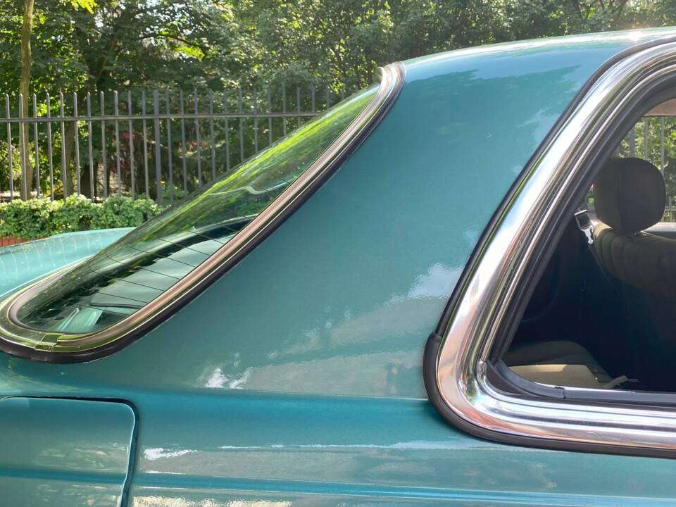 Image 20/66 of Mercedes-Benz 230 CE (1981)