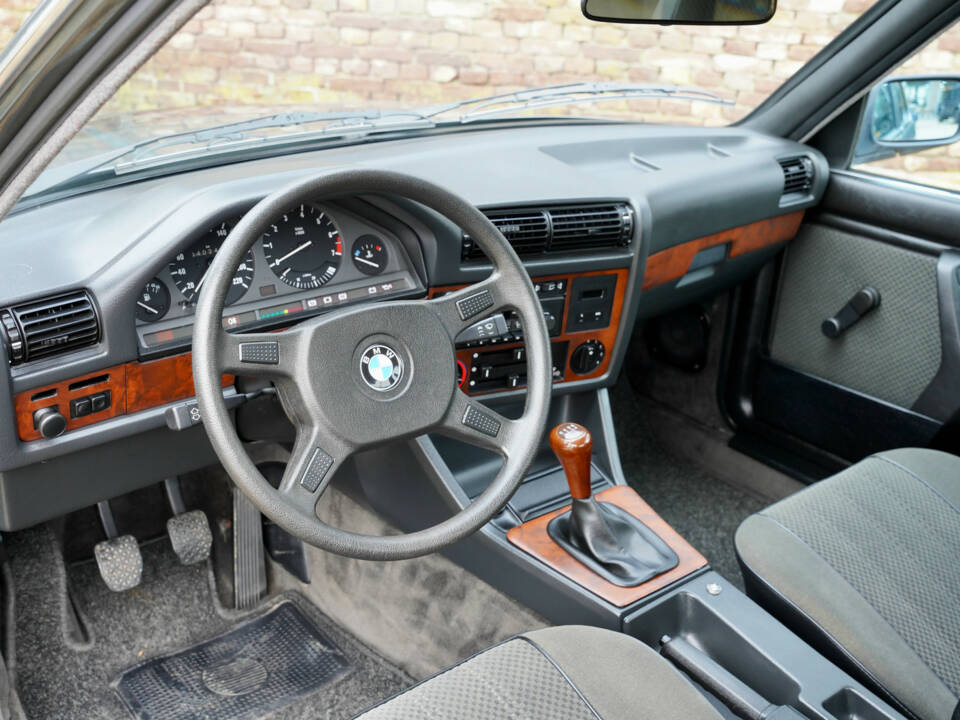 Afbeelding 3/50 van BMW 323i (1986)