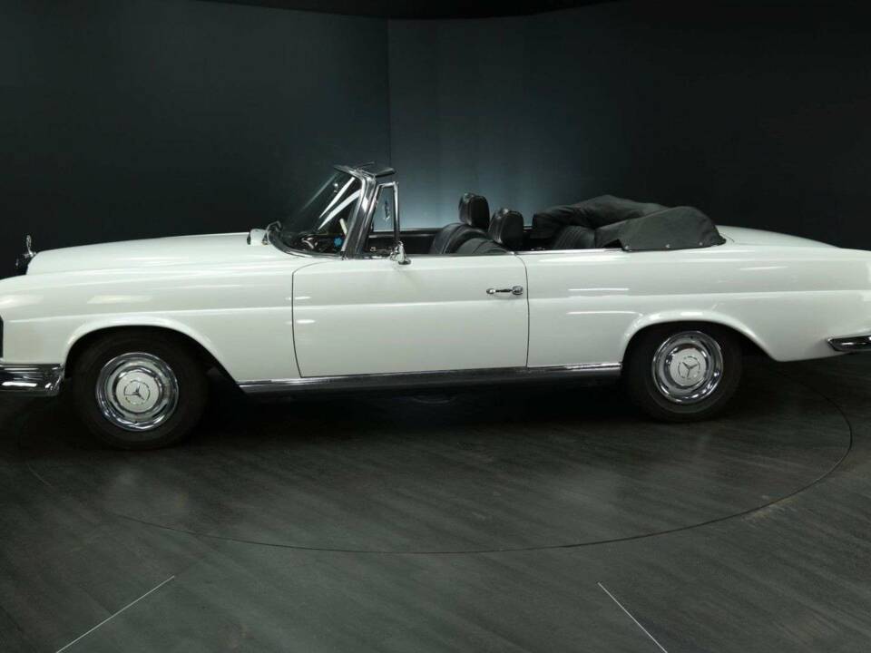 Imagen 4/50 de Mercedes-Benz 250 SE (1966)