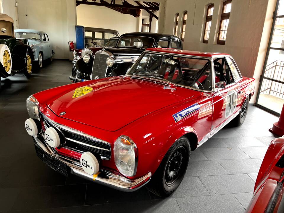Afbeelding 11/29 van Mercedes-Benz 230 SL (1965)