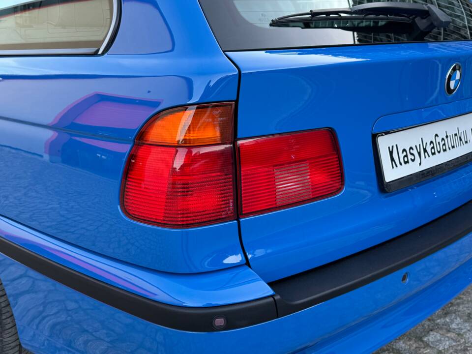 Image 9/100 of BMW 540i Touring (1998)