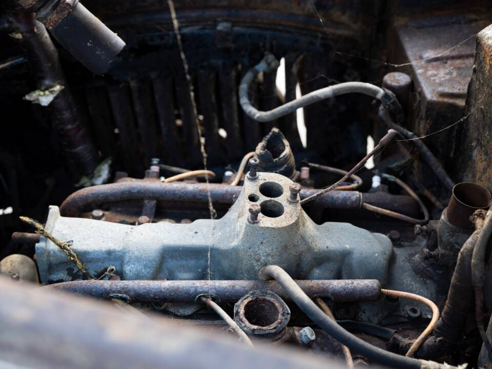 Image 121/134 of Ford V8 (1937)