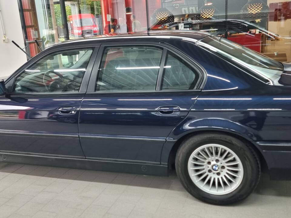 Image 1/58 of BMW 750i (1997)