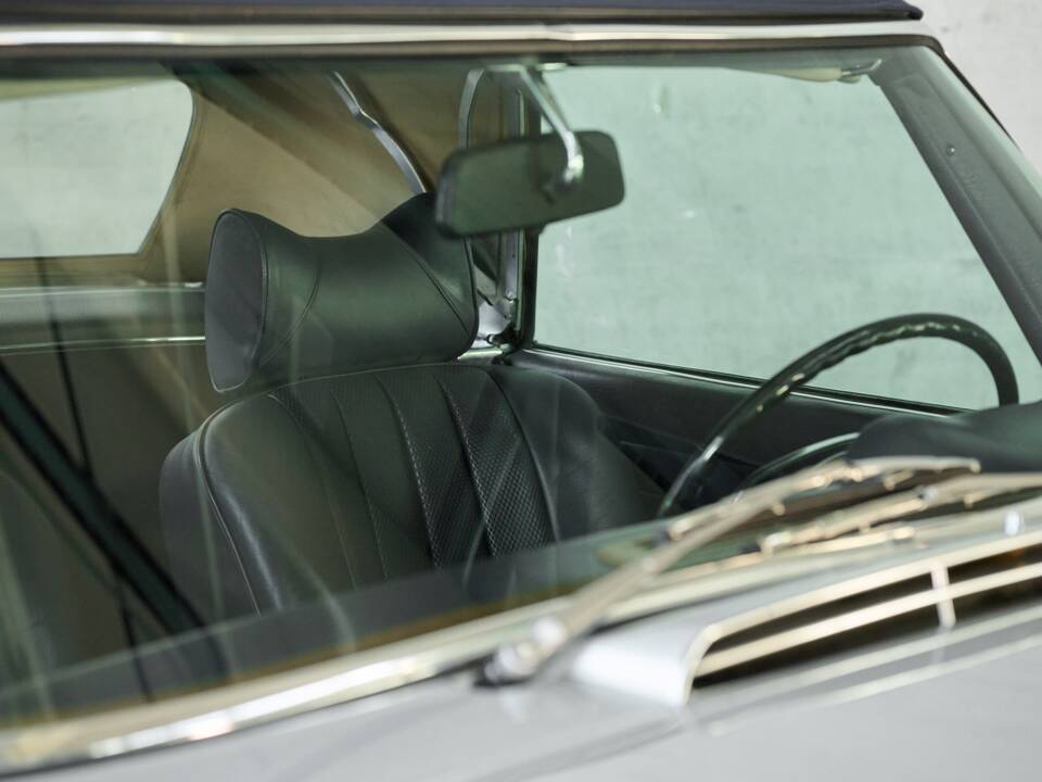 Image 32/50 de Mercedes-Benz 280 SL (1970)