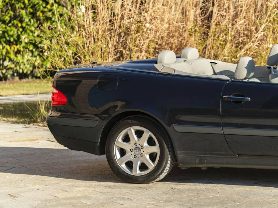Bild 17/50 von Mercedes-Benz CLK 230 Kompressor (1999)