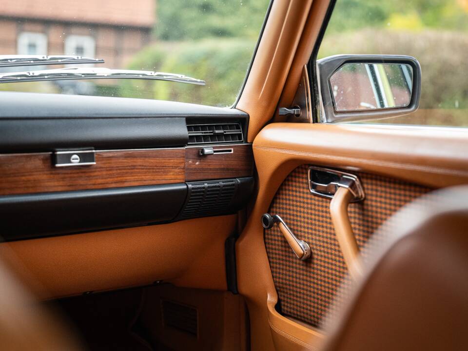Afbeelding 32/75 van Mercedes-Benz 280 SE (1976)