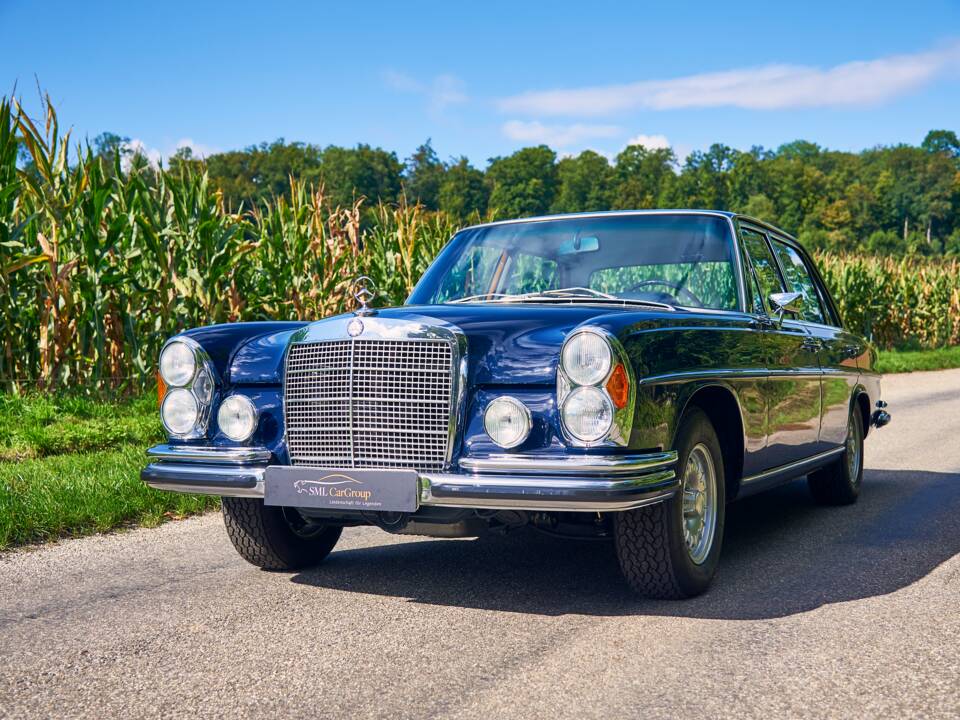 Image 31/38 of Mercedes-Benz 300 SEL 6.3 (1970)