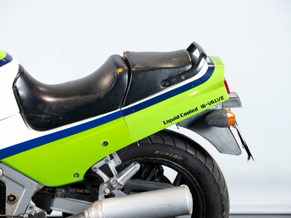 Image 20/36 of Kawasaki GPZ 600 R (1985)