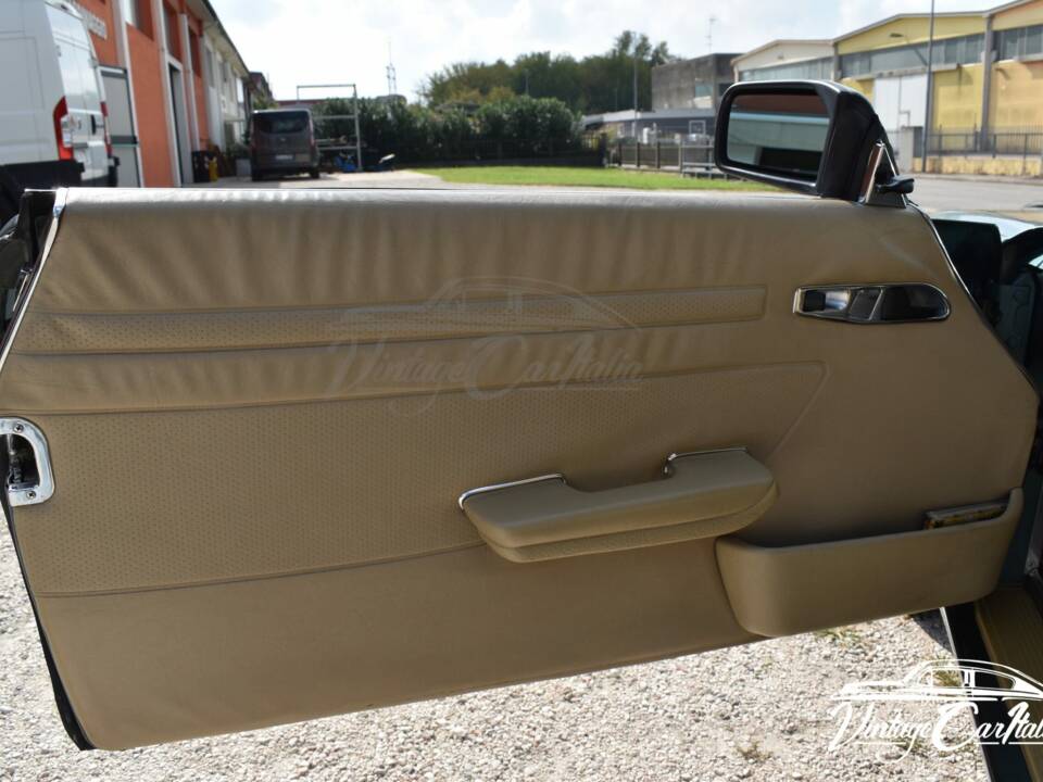 Image 40/75 de Mercedes-Benz 560 SL (1986)