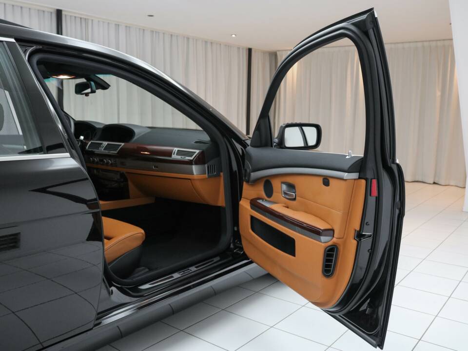 Bild 9/18 von BMW 760i (2005)