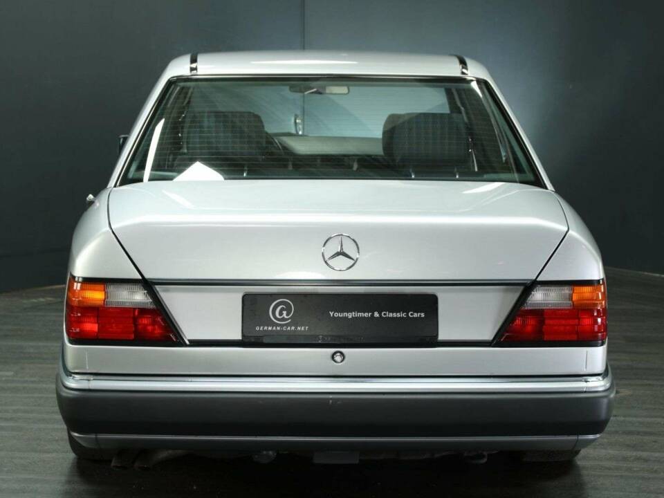 Bild 5/50 von Mercedes-Benz 300 E-24 (1992)