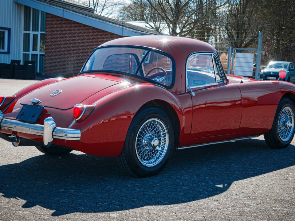 Image 7/49 of MG MGA 1500 (1958)