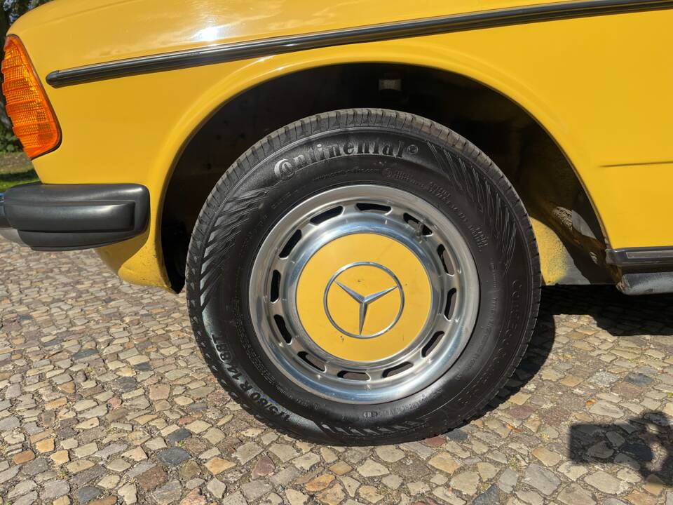 Image 137/139 of Mercedes-Benz 240 D (1978)