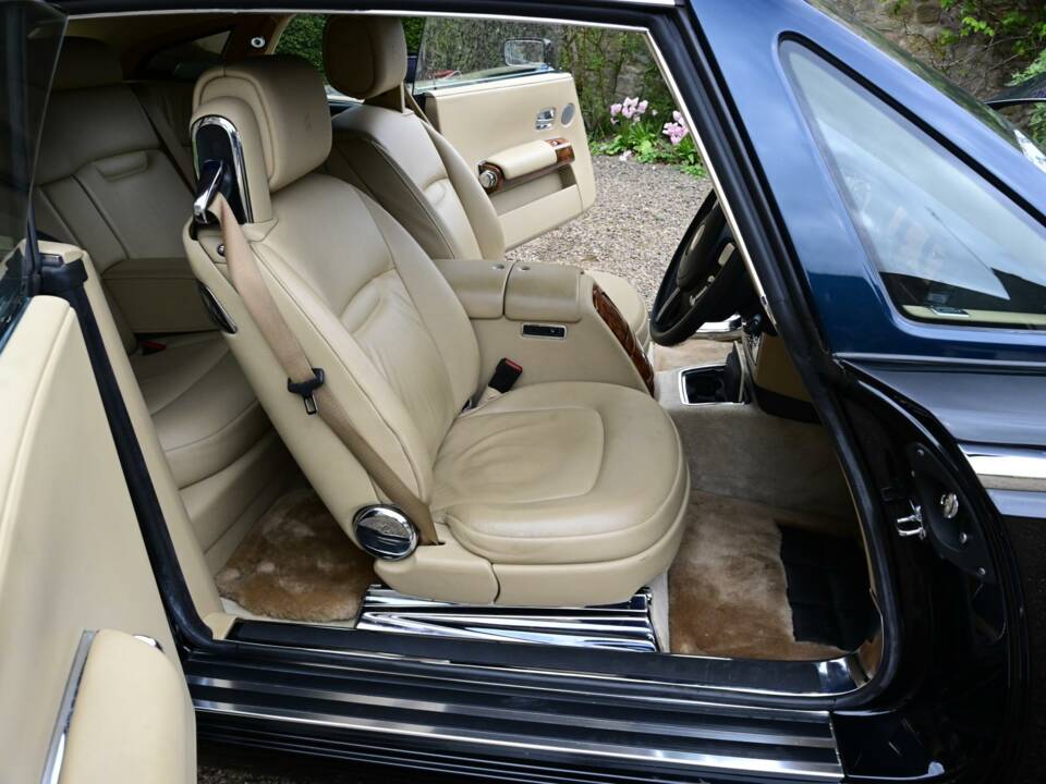 Immagine 25/50 di Rolls-Royce Phantom Coupé (2010)