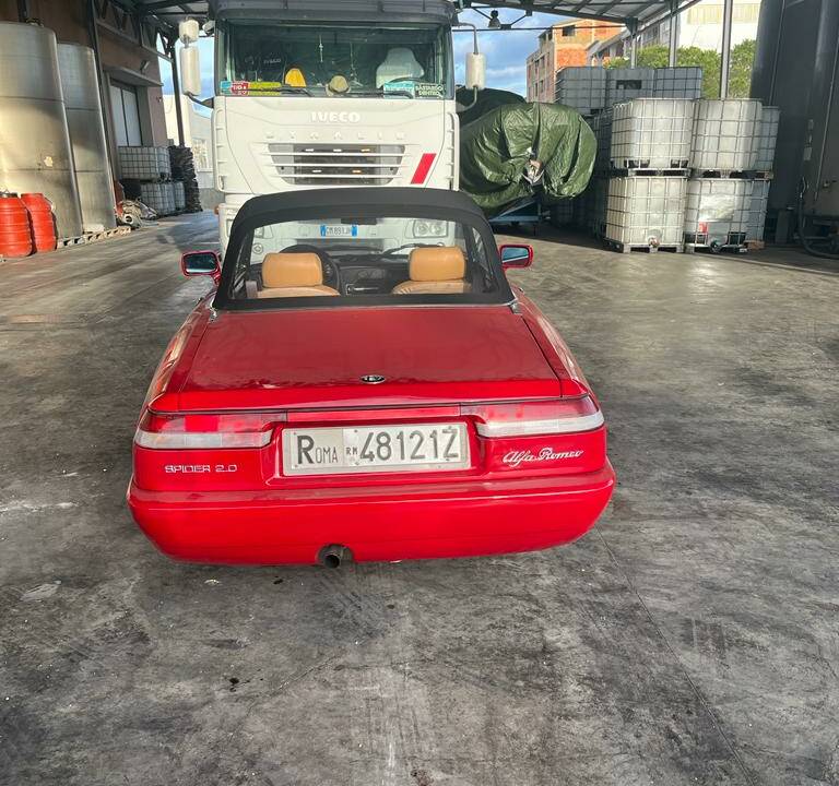 Bild 19/40 von Alfa Romeo 2.0 Spider (1990)