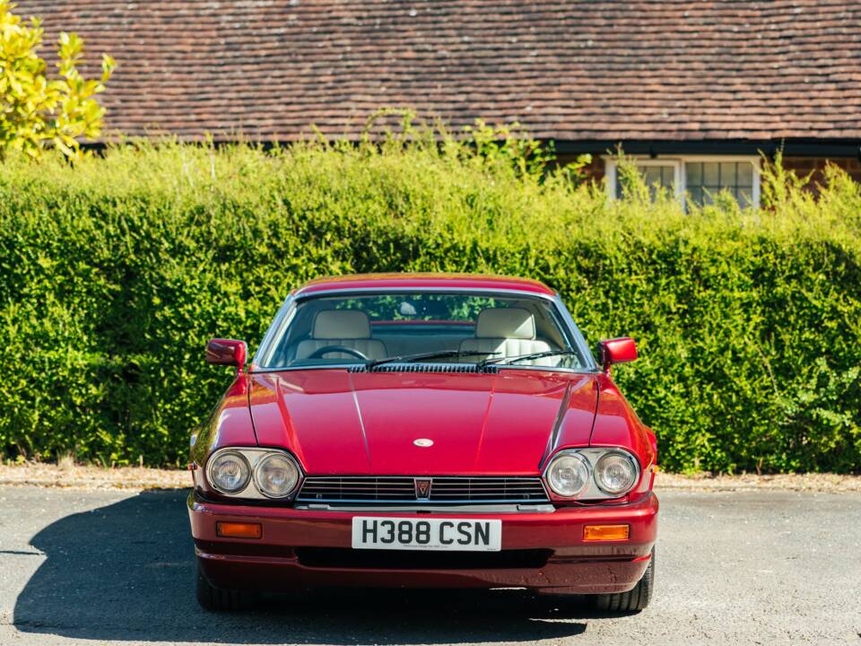 Image 39/50 of Jaguar XJR-S V12 Le Mans (1991)