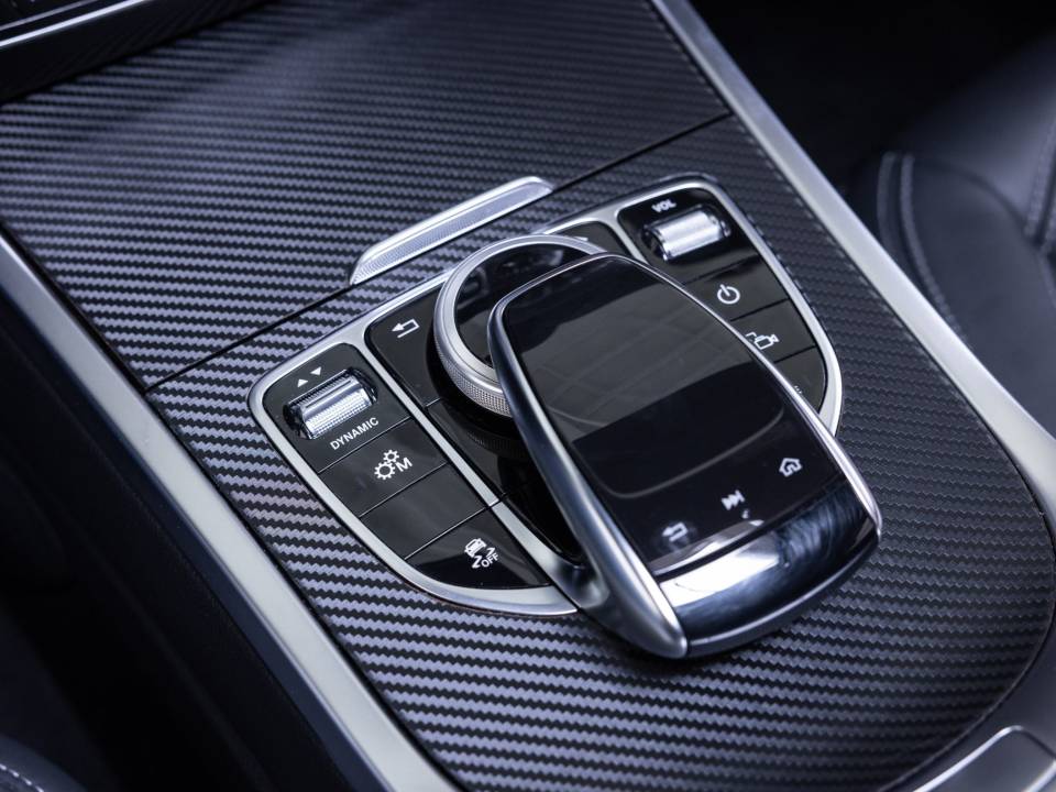Image 16/32 de Mercedes-Benz G 500 (LWB) (2019)