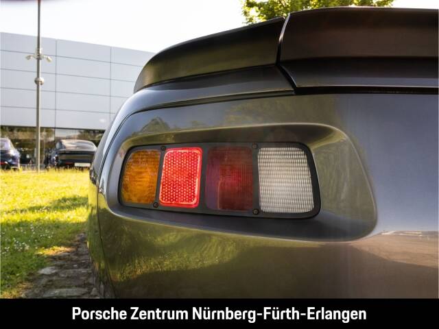 Image 11/46 of Porsche 928 S (1985)
