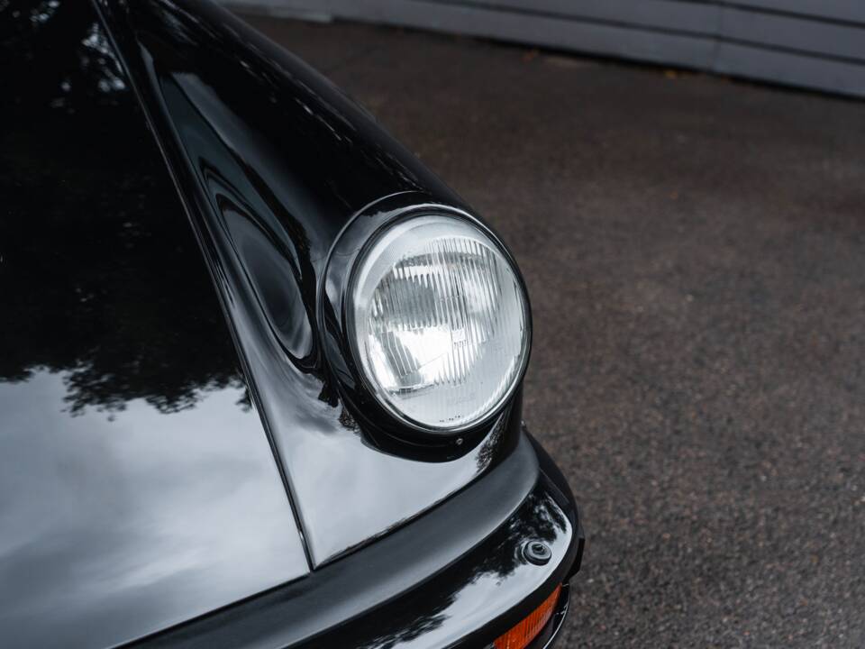 Image 64/67 of Porsche 911 Turbo 3.3 (1987)