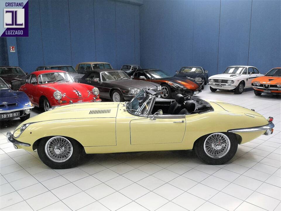 Image 4/51 de Jaguar E-Type (1970)