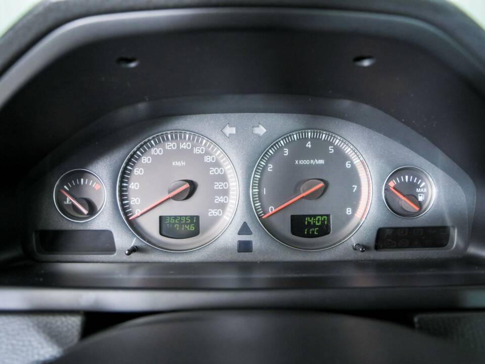 Image 10/43 of Volvo XC90 2.5T (2005)