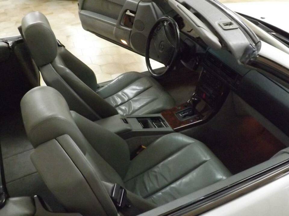 Imagen 11/50 de Mercedes-Benz 300 SL-24 (1989)