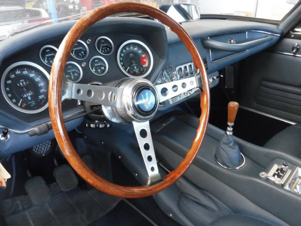 Image 14/50 of Maserati Mistral 4000 (1967)