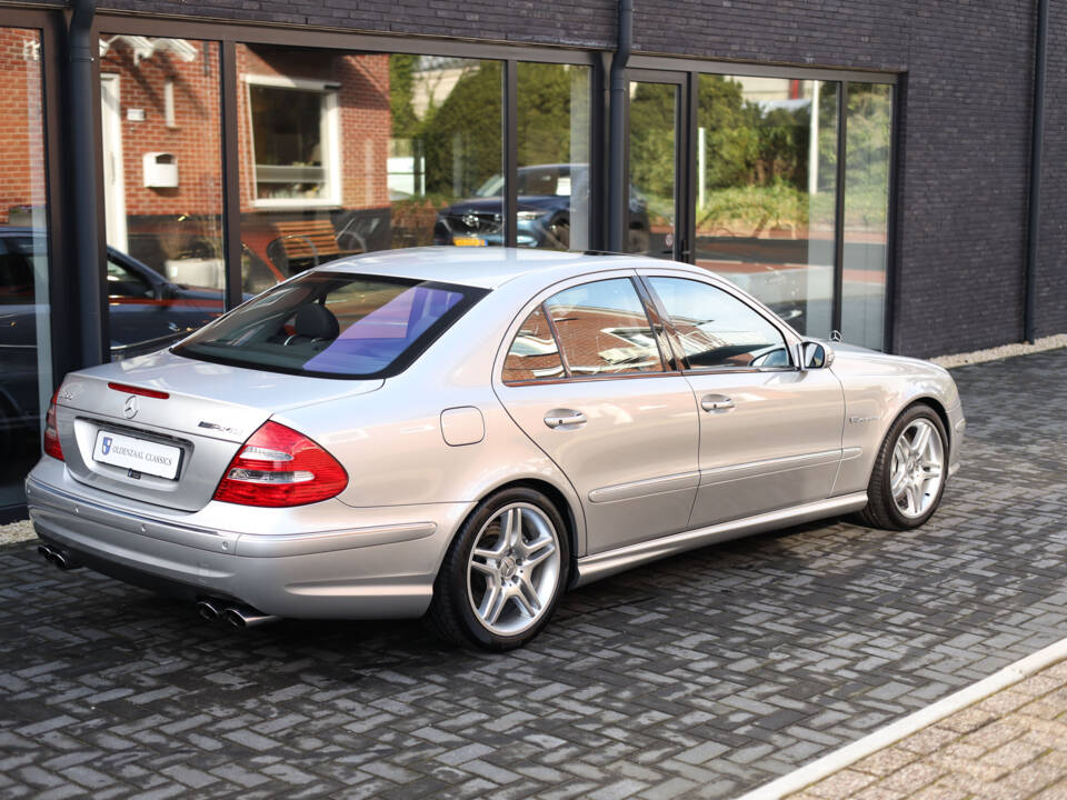 Image 5/84 de Mercedes-Benz E 55 AMG (2002)