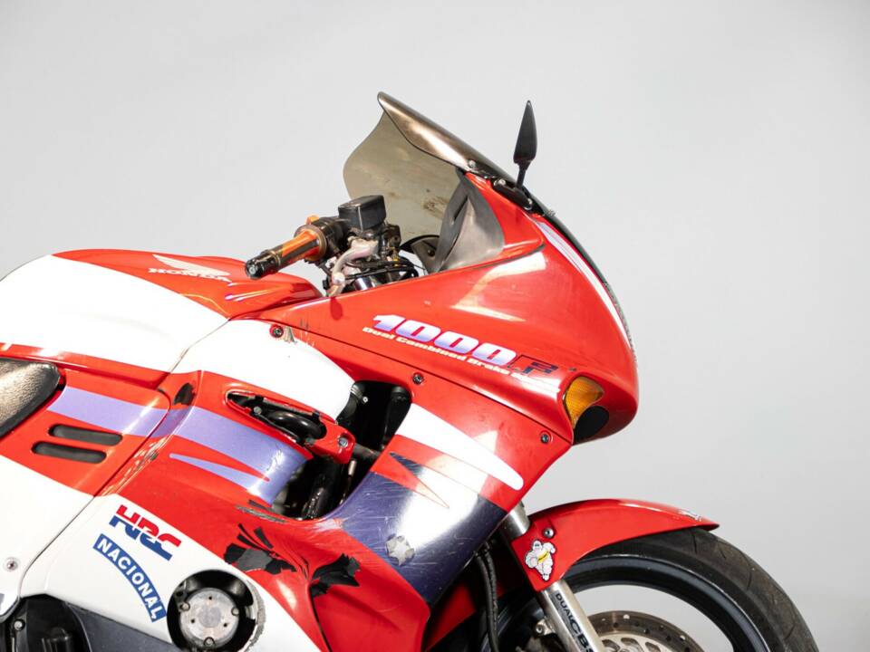 Immagine 21/49 di Honda CBR 1000 RR Fireblade (1995)