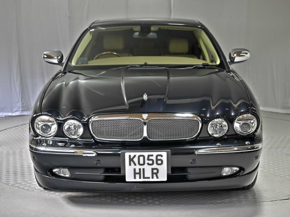 Image 4/50 of Jaguar XJ 8 4.2 (2006)