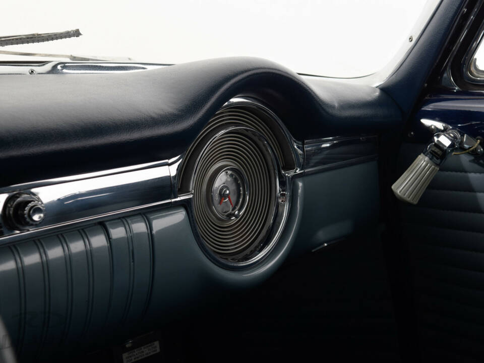 Image 32/48 of Oldsmobile 98 Coupe (1953)