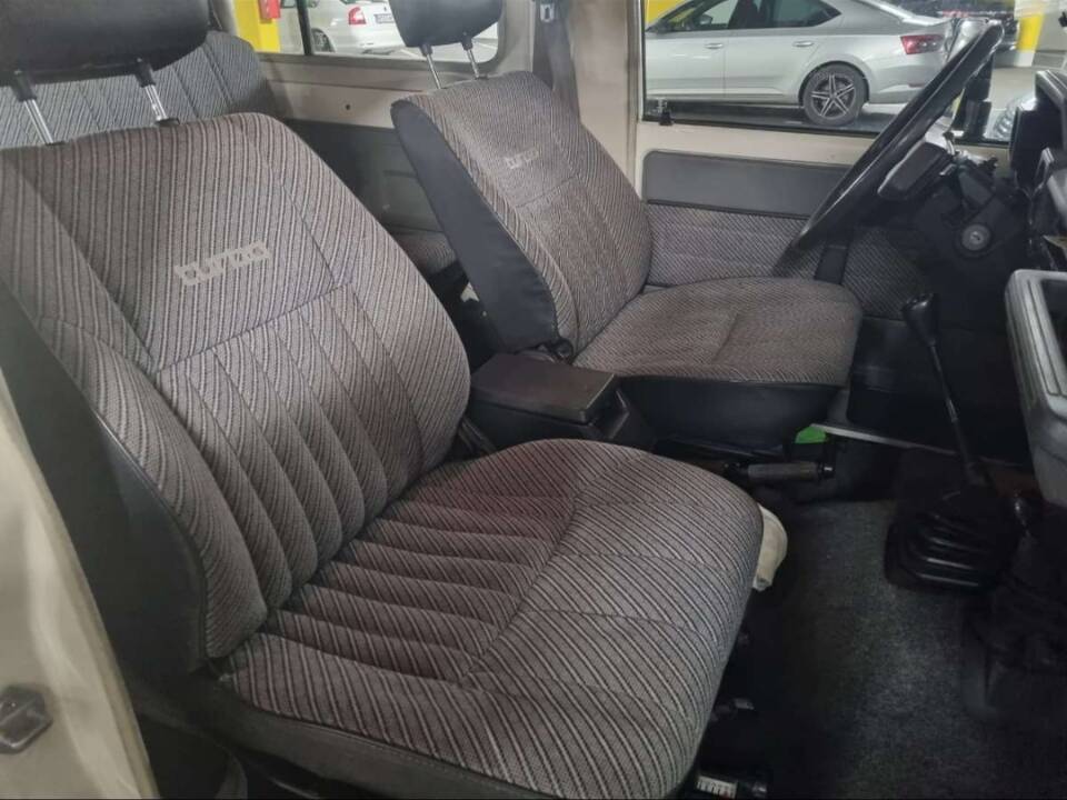Immagine 7/19 di Toyota Land Cruiser Turbo LJ 70 (1987)
