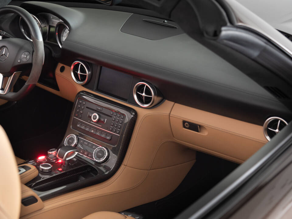 Imagen 37/59 de Mercedes-Benz SLS AMG Roadster (2012)