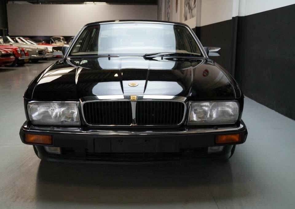 Image 24/47 of Jaguar XJ12 6.0 (1994)