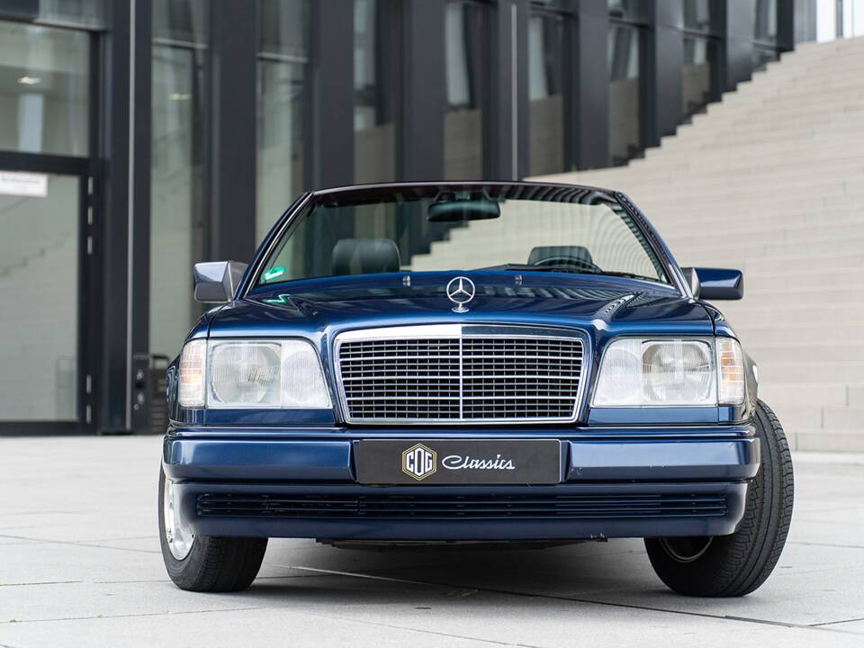 Image 6/45 of Mercedes-Benz E 220 (1995)