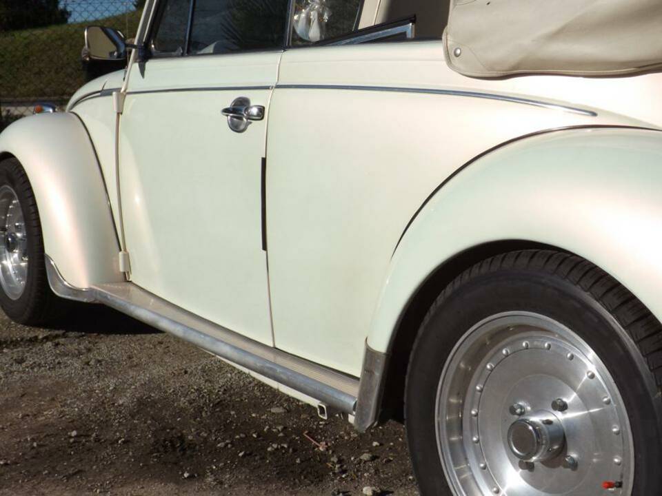 Image 17/50 de Volkswagen Coccinelle 1303 LS (1973)