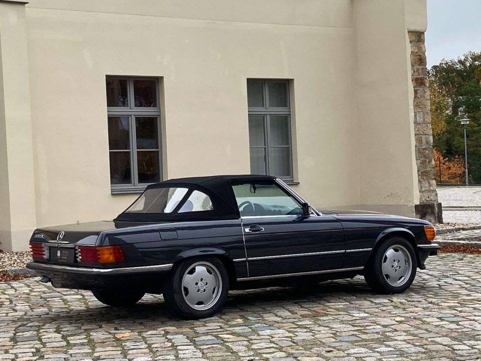 Immagine 4/17 di Mercedes-Benz 560 SL (1986)