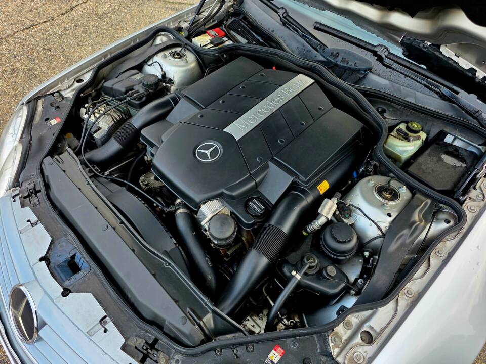 Image 36/39 of Mercedes-Benz SL 500 (2001)