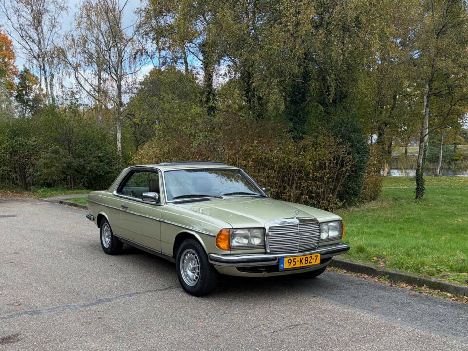 Afbeelding 31/35 van Mercedes-Benz 280 CE (1983)