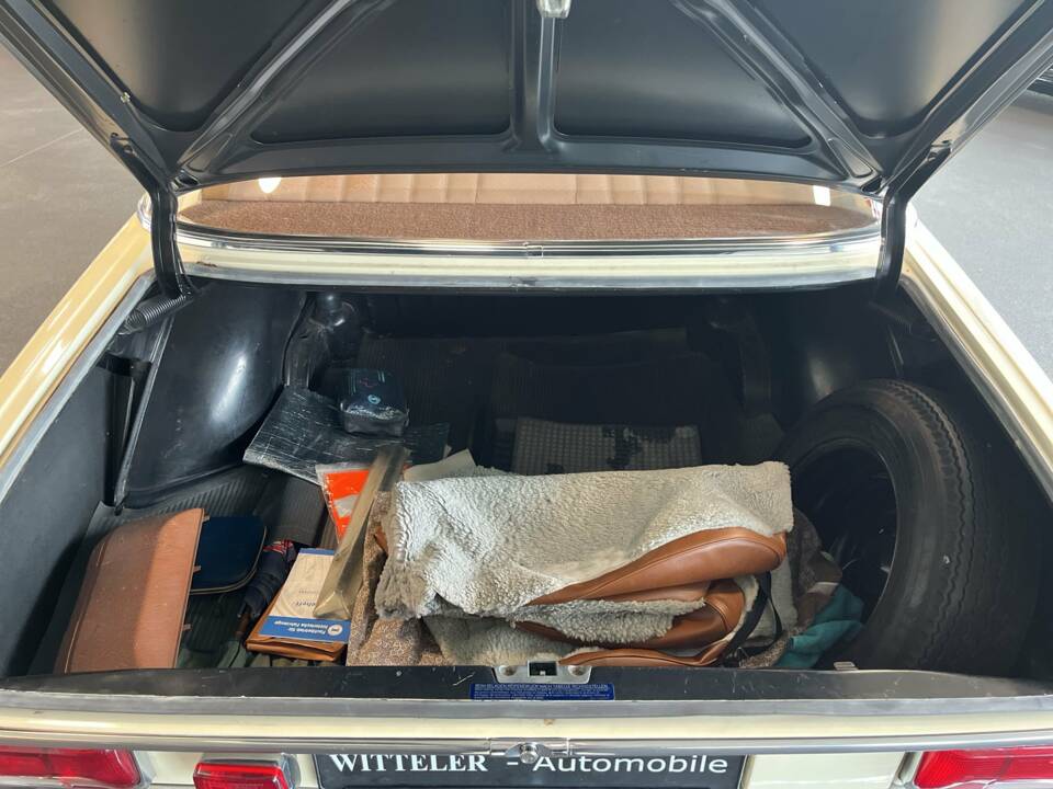 Image 18/21 of Mercedes-Benz 200 (1972)