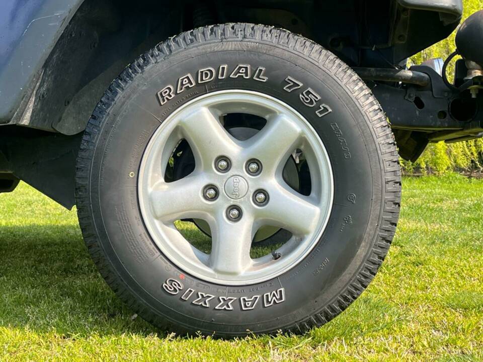 Image 8/38 of Jeep Wrangler Sport Hardtop 2.5 (1997)