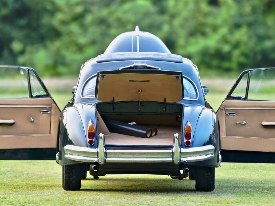 Image 23/50 of Jaguar XK 150 FHC (1960)