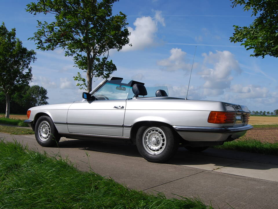 Image 33/96 de Mercedes-Benz 280 SL (1982)