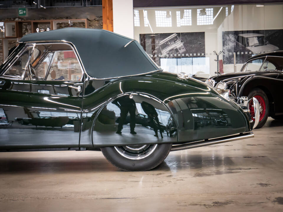 Image 10/30 of Jaguar XK 120 DHC (1953)