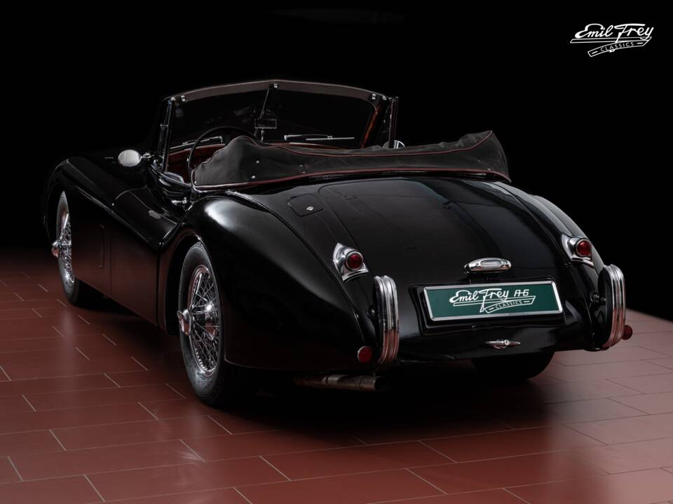 Image 3/7 de Jaguar XK 120 DHC (1954)