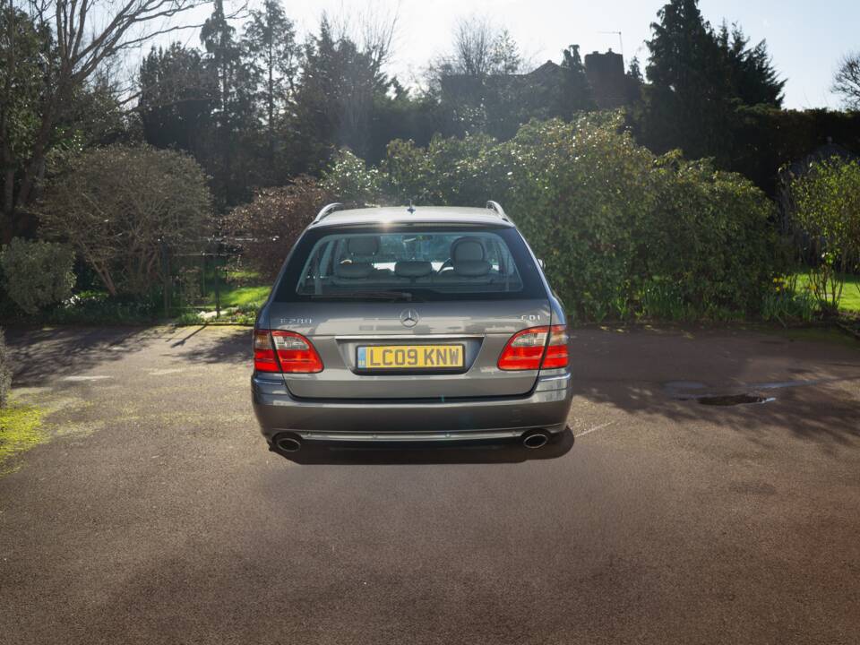 Immagine 13/25 di Mercedes-Benz E 280 CDI T (2009)
