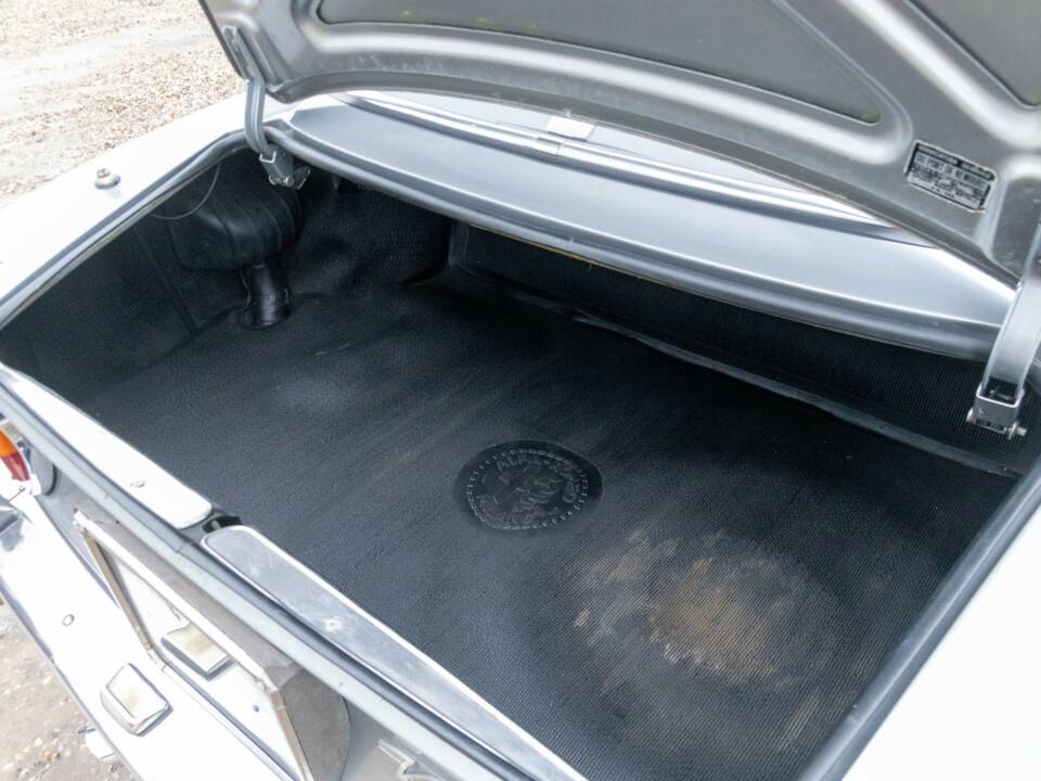 Image 49/50 de Alfa Romeo Giulia GT 1300 Junior (1972)